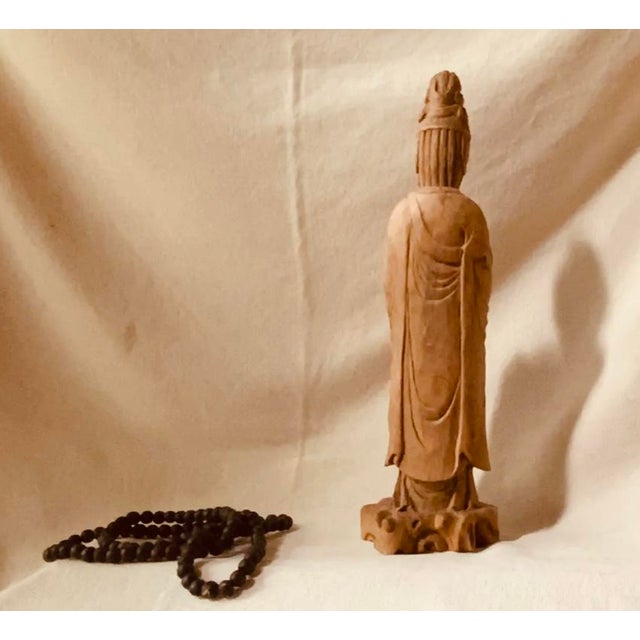 19th Century Hand-Carved Cypress Guanyin Buddhist Goddess of Mercy Sculpture With Prayer Beads For Sale - Image 4 of 17