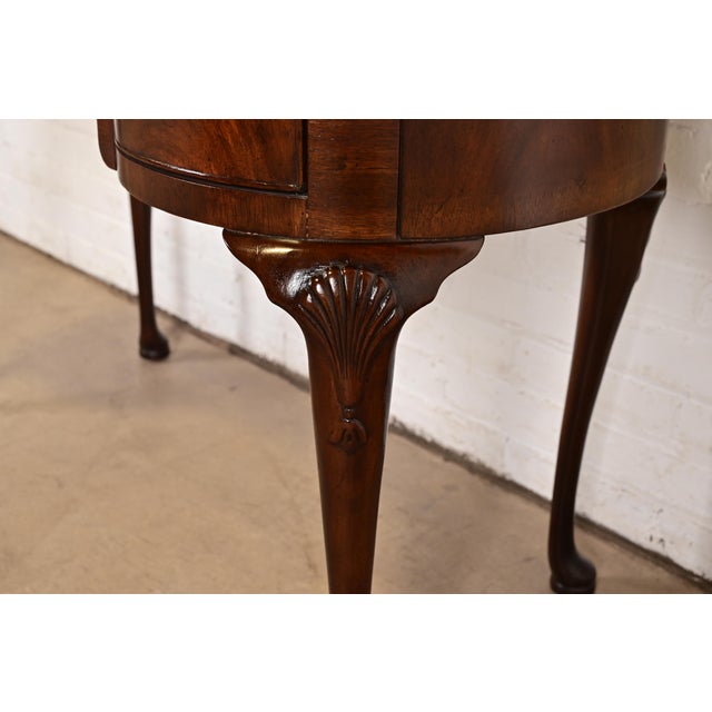Henredon Queen Anne Mahogany Kidney Shaped Desk or Vanity For Sale - Image 13 of 17