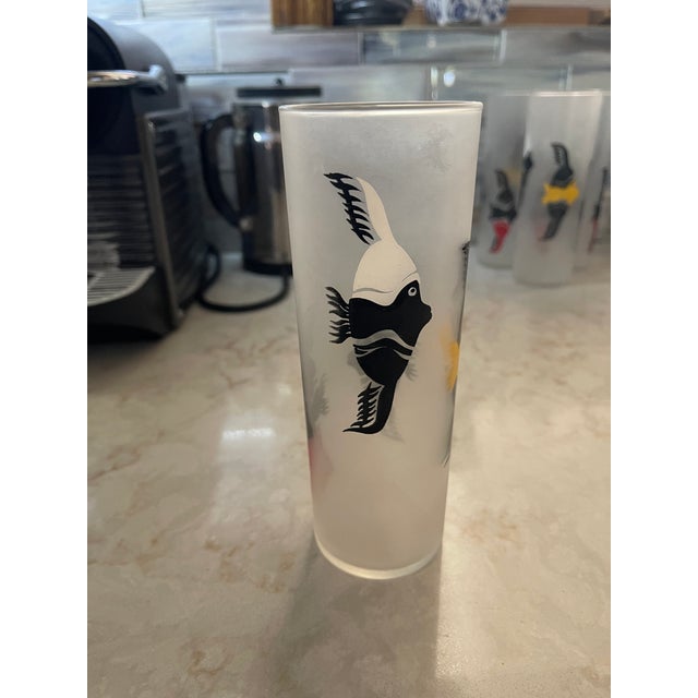 Mid-Century Modern Vintage Mid Century Modern Frosted Tropical Fish Tom Collins Glasses - Set of 4 For Sale - Image 3 of 7