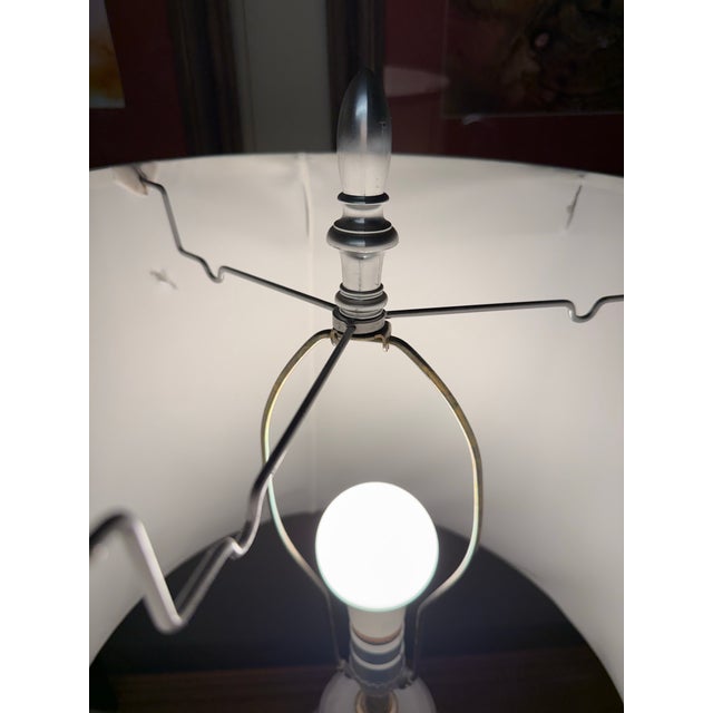 Mid 20th Century Hollywood Regency Floral Motif Frosted Glass Table Lamp For Sale In Portland, OR - Image 6 of 6