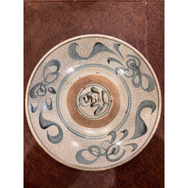 Ceramic Vintage Ming Blue White Swatow Zhangzhou Chargers 11" 10.5" 9.5" Kiln Crackle - Set of 3 For Sale - Image 7 of 11