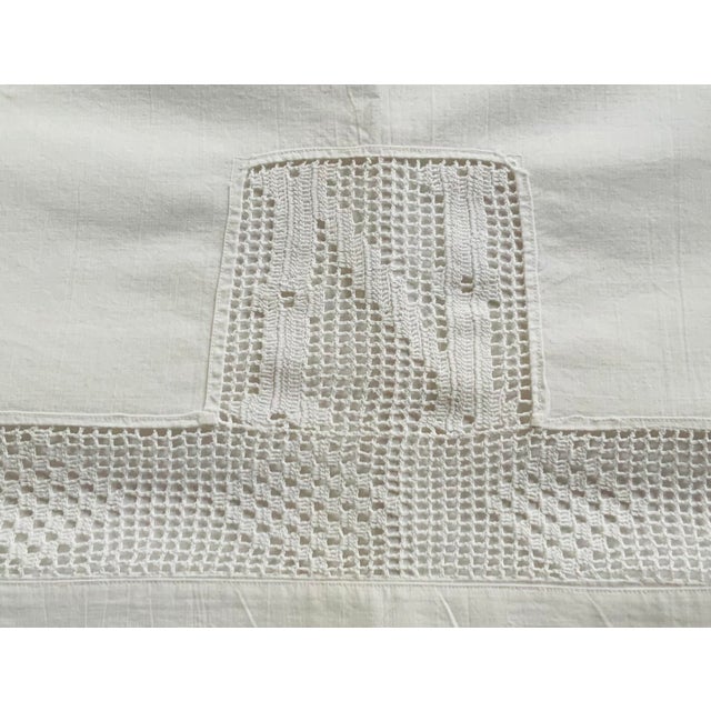 1930s Nantucket Estate — 1930s Linen Pillowcase Set With Monogram & Filet Crochet — 2 Cases + 80" Day Cover For Sale - Image 5 of 6