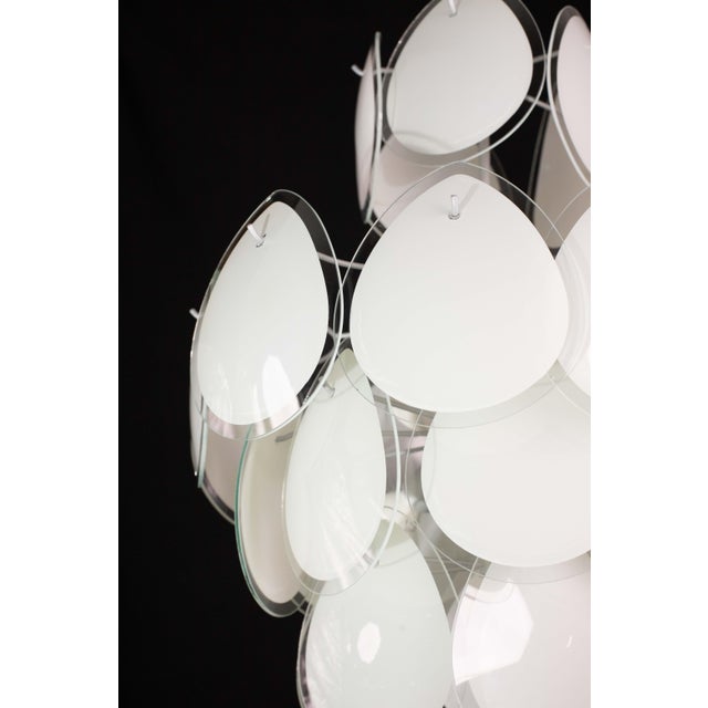 Metal Vistosi White Murano Glass Teardrop-Shaped Discs Chandelier, Italy, 1970s For Sale - Image 7 of 15