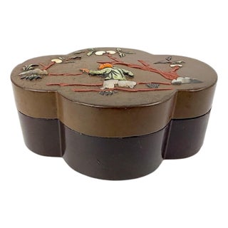 Antique Chinese Begonia-Shaped Black Lacquer Trinket Box With Hardstone Inlay, Circa 1920s For Sale