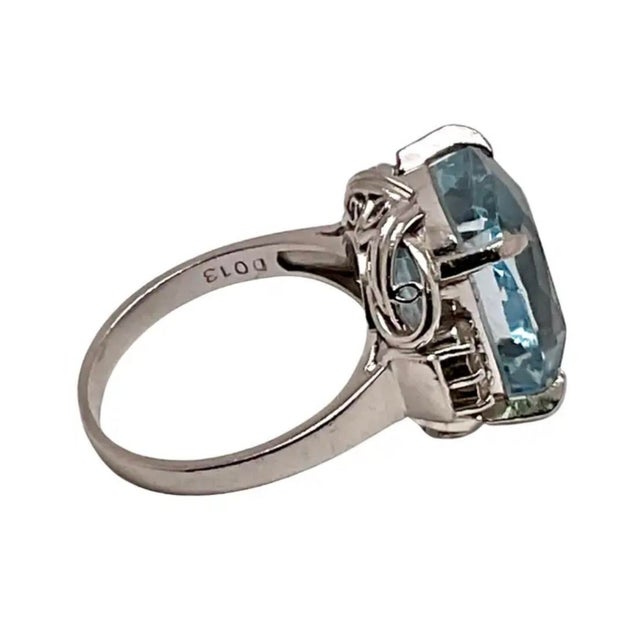 Mid-Century Modern Aquamarine & Diamond Cocktail Ring Platinum For Sale - Image 3 of 7