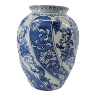 Vintage Chinese Chinoiserie Blue & White Porcelain Vase Floral Ribbon Swirl 11" For Sale