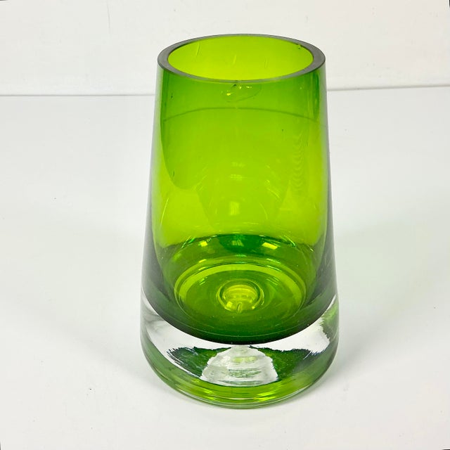 Bright Green 1970s Vintage Polish Boho Chic Hollywood Regency Hand Blown Glass Vase. For Sale - Image 8 of 15