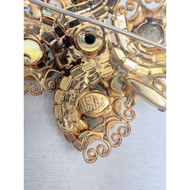 Hollywood Regency Mid‑Century Hobé © Layered Gilt Filigree and Rhinestone Floral Spray Brooch For Sale - Image 3 of 10
