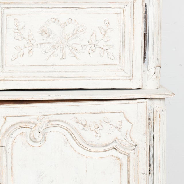 19th Century French Gray Painted Pine Vitrine Display Cabinet For Sale - Image 9 of 14