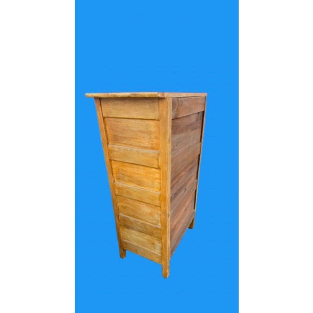 Ralph Lauren 1920s Antique American Tiger Oak Tall Chest Dresser on Casters in the Style of Ralph Lauren For Sale - Image 4 of 11