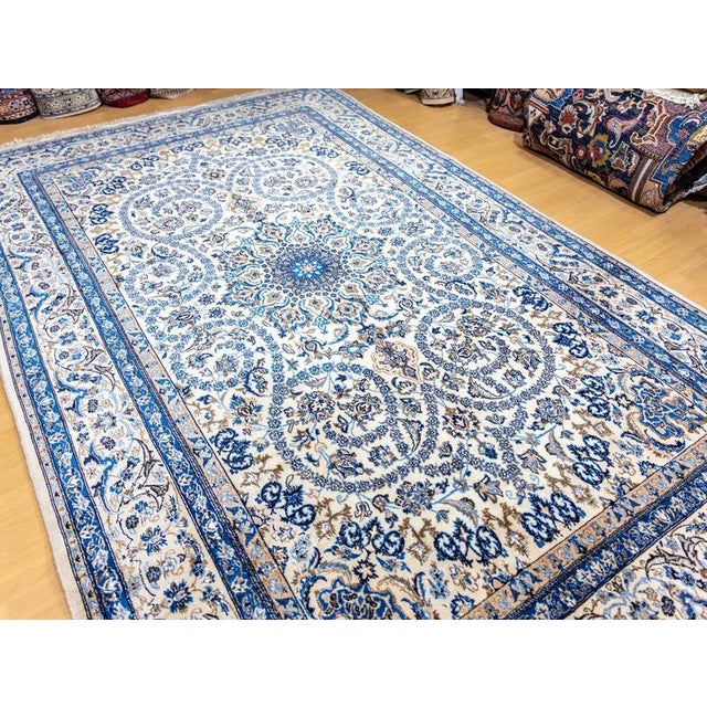 Textile Vintage Nain Rug in Double Knot Wool For Sale - Image 7 of 18