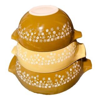 1960s Genuine Pyrex Mixing Bowls/ Stamped - Set of 3 For Sale