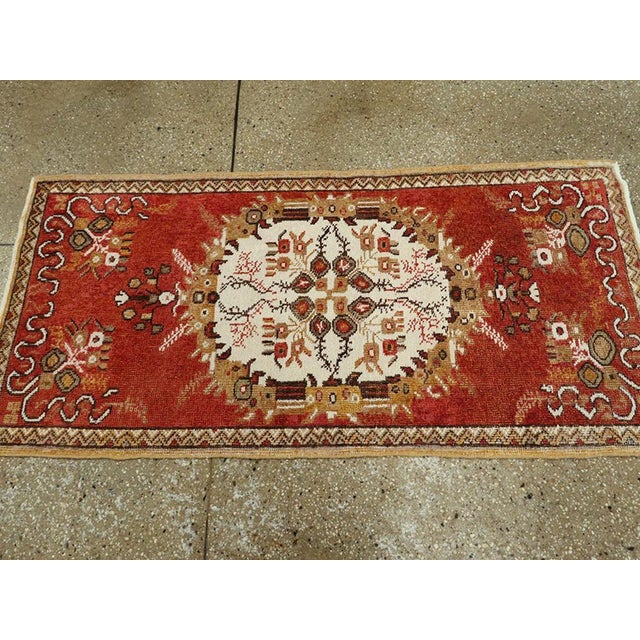 Mid 20th Century Galerie Shabab Collection Mid-20th Century Turkish Oushak Throw Rug For Sale - Image 5 of 6