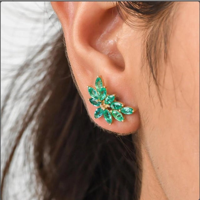 2.50 cts Natural emerald earring in 18k gold For Sale - Image 9 of 18