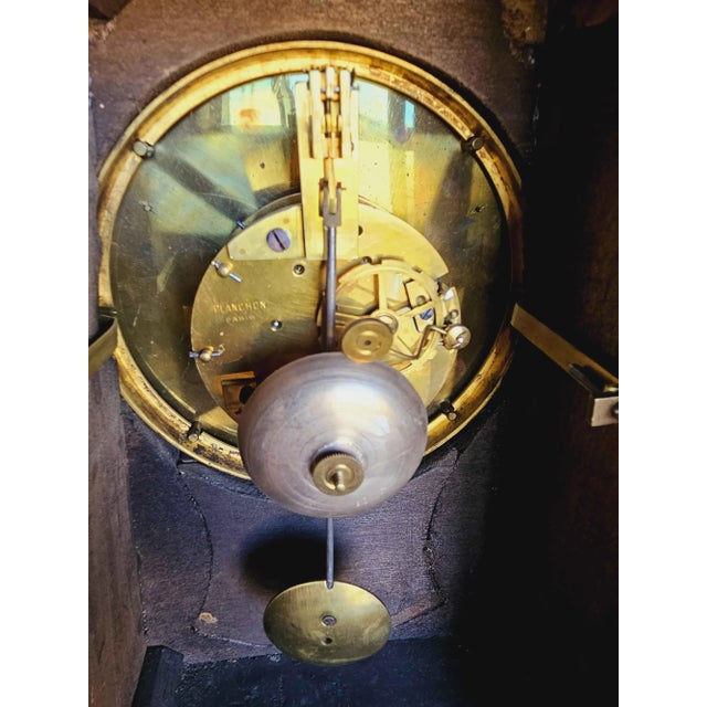 Louis XV Violin-Shaped Cartel in Lacquered Wood and Patinated Bronze Chinese Decoration on an Ivory-Colored Background, 1900s For Sale - Image 10 of 12