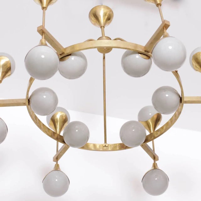 Very Large Murano Glass and Brass Chandelier in the Style of Stilnovo For Sale - Image 3 of 7