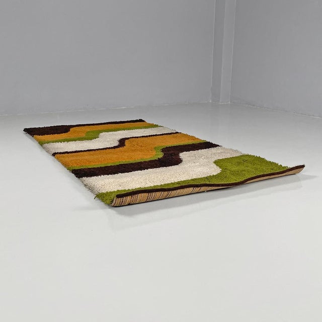 Textile Modern Italian Rectangular Rug with Wavy Decorations in Green and Orange, 1970s For Sale - Image 7 of 18