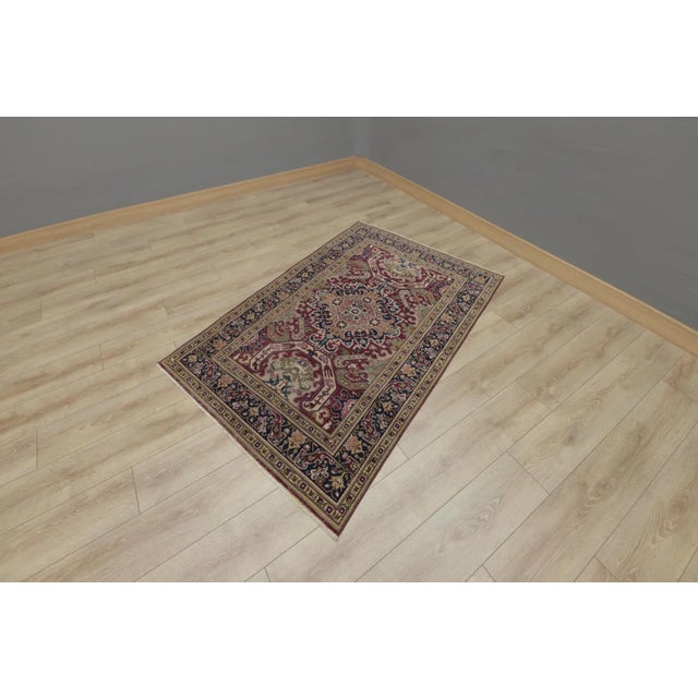 Mid 20th Century Traditional Turkish Hand-Knotted Vintage Kayseri Area Rug Size: 3.9 x 5.8 ft - 119 x 177 cm - 46 x 69...