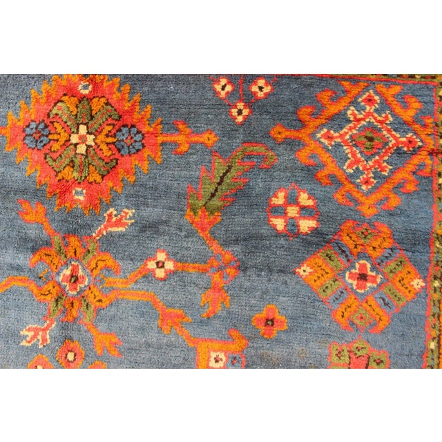 Early 20th Century Antique Turkish Oushak Rug in Vibrant Blue Red Green With All-Over Design For Sale In Atlanta - Image 6 of 12