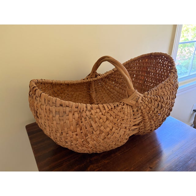 Early 20th Century Large Early 20th Century American Splint Oak Buttocks Gathering Basket For Sale - Image 5 of 11