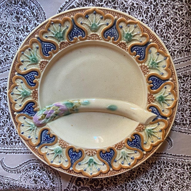 French and Belgian Barbotine Asparagus Plate Wall Plates, Set of 5 For Sale - Image 3 of 10
