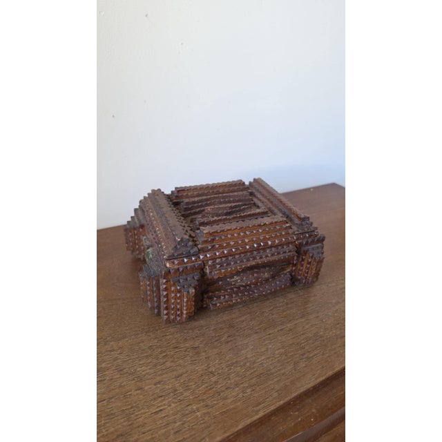 Dimensions: 9 x 8 x 4 in (≈ 22.9 x 20.3 x 10.2 cm) Weight: 600 g (≈ 1.32 lbs) Beautiful vintage tramp art style wooden...