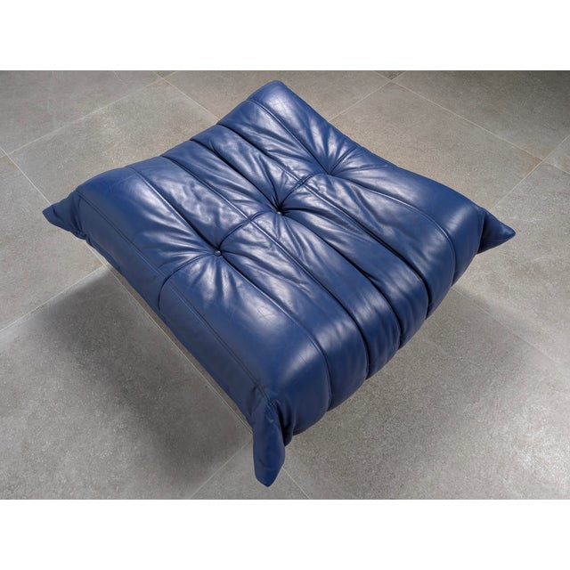Postmodern Vintage French Togo Pouf in Blue Leather by Michel Ducaroy Ligne Roset, 1980s For Sale - Image 3 of 13