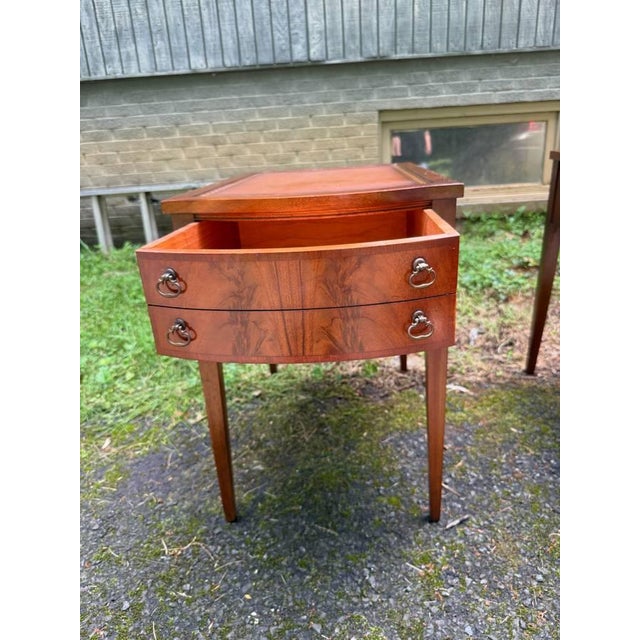 Early 20th Century Early 20th Century Pair of Federal Style Leather Top Flame Mahogany Side Tables For Sale - Image 5 of 14