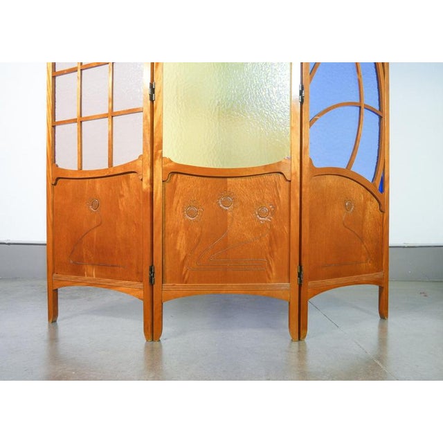 Art Nouveau Screen in Wood and Polychrome Glass For Sale - Image 4 of 16