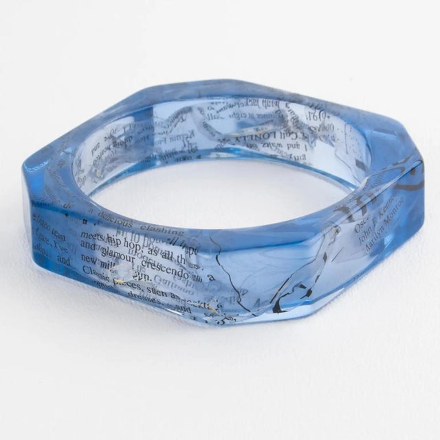 John Galliano Blue Acrylic Resin Bracelet Bangle with Newspaper Inclusions For Sale - Image 10 of 16