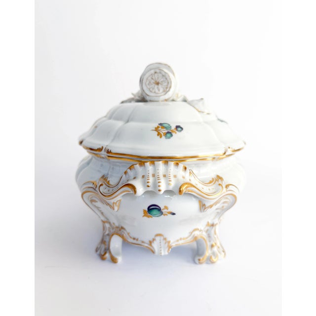 Rococo Early 20th Century Nymphenburg Porcelain Tureen With Lemon Finial and Blue Green Floral For Sale - Image 3 of 11