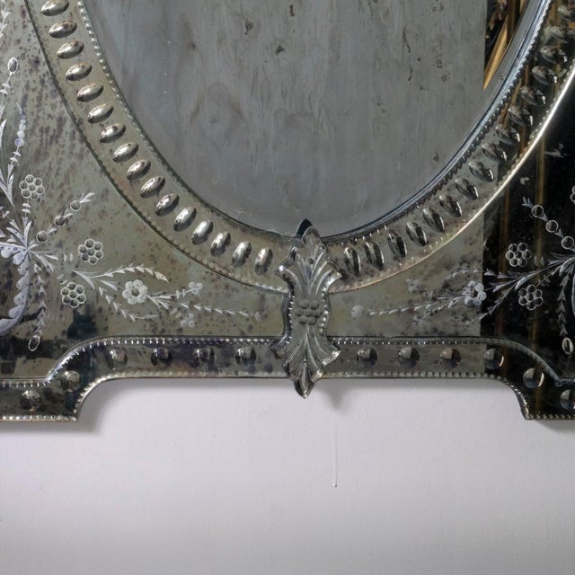 Etched and scalloped glass Venetian mirror For Sale In New York - Image 6 of 13