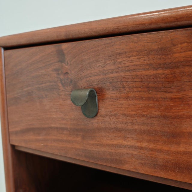 Brown Vintage Walnut Bedside Tables with Casters by Fabio Lenci for Bernini, 1970s, Set of 2 For Sale - Image 8 of 18