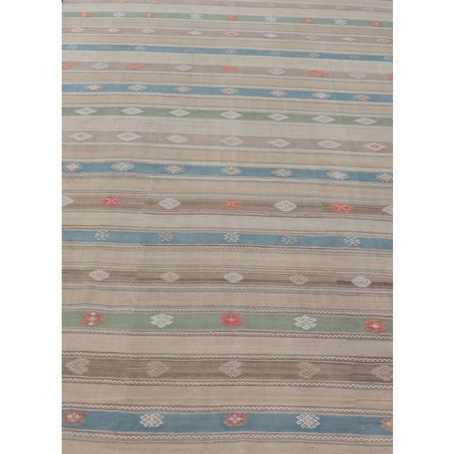 Textile Vintage Hand-Woven Flatweave Kilim in Wool With Sub-Geometric Design and Motifs For Sale - Image 7 of 13