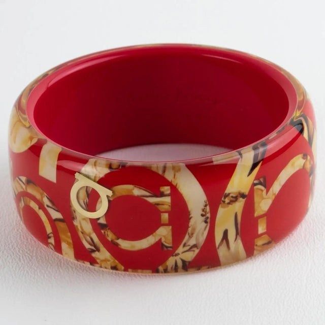 Salvatore Ferragamo Red Acrylic Lucite Bracelet Bangle with Faux-Wood Texture For Sale - Image 9 of 14