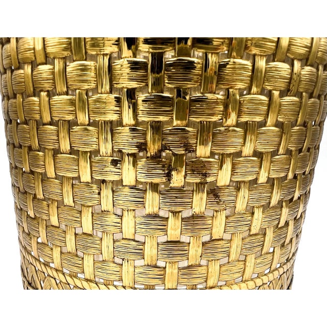Vintage Brass Wastebasket With Basketweave Design and Transparent Plastic Liner – Hollywood Regency / Mid-Century / Glam Style For Sale - Image 10 of 15