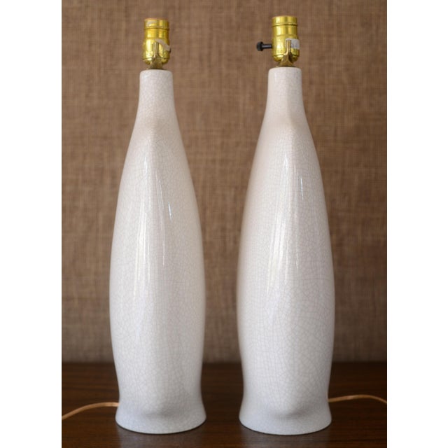 Vintage 1950s MCM White Crackle Glaze Ceramic Table Lamps - A Pair For Sale In San Francisco - Image 6 of 17