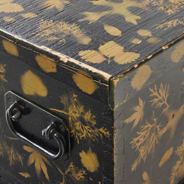 Early 20th Century Antique Painted Chest in Leaf Design, American, Early 20th Century For Sale - Image 5 of 9