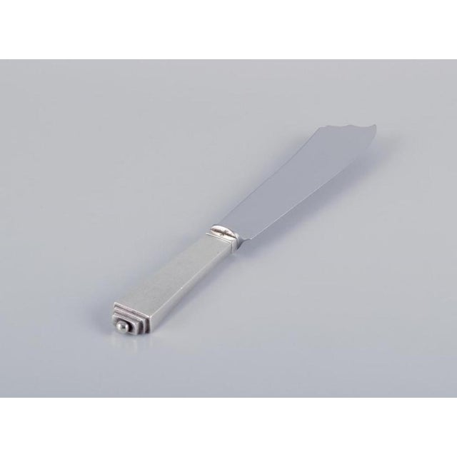 Georg Jensen Pyramid. Cake knife in sterling silver with a stainless steel blade. Hallmark: 1915-1932. Perfect condition....