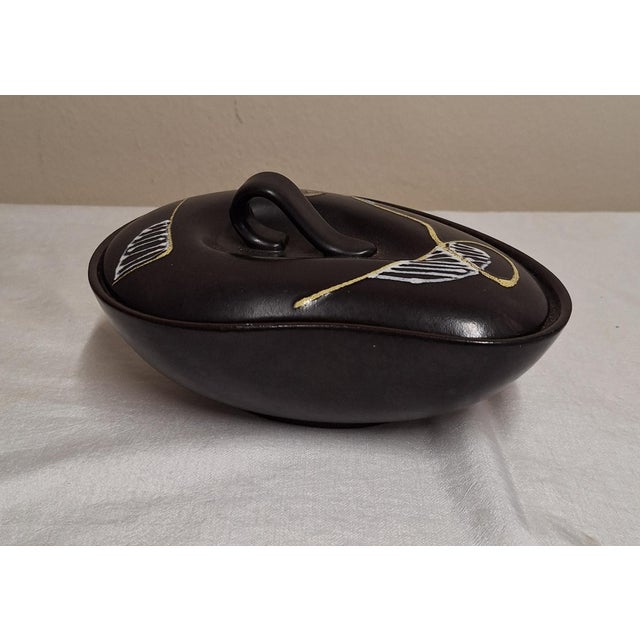 Mid-Century Modern Vintage German Kidney-Shaped Lidded Box in Ceramic from Carstens Tönnieshof, 1960s For Sale - Image 3 of 6