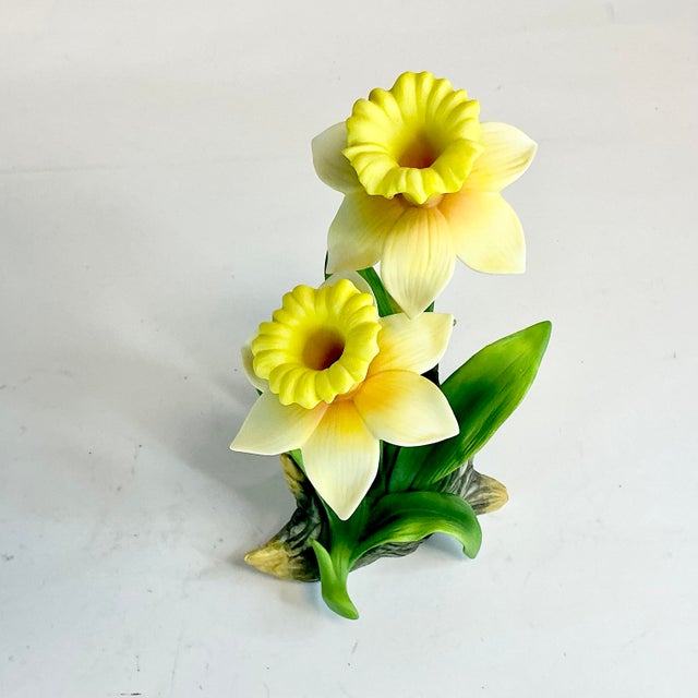 Capodimonte Mid-Century Italian Capodimonte Style Porcelain Yellow Daffodil Decorative Object For Sale - Image 4 of 11