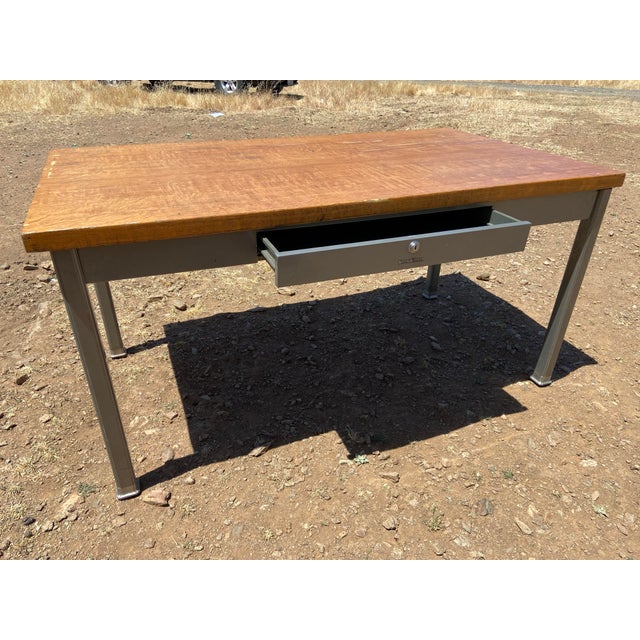 1960s 1960s Shaw Walker Vintage Mid Century Modern Metal Tanker Desk Needs Restoration For Sale - Image 5 of 12
