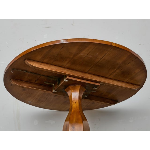 19th Century Biedermeier Round Walnut Pedestal Table With Veneered Starburst Top For Sale - Image 4 of 10