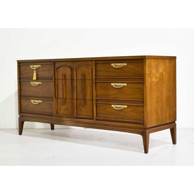 Clean-lined and versatile, this 1960s walnut dresser by United Furniture delivers the warmth and simplicity that define...