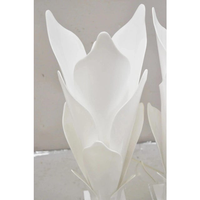 Mid 20th Century Rougier White Acrylic Lucite Tulip Flower Leaf Mid Century Table Lamps - A Pair For Sale In Philadelphia - Image 6 of 12
