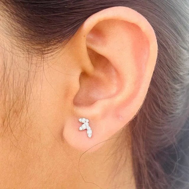 Dainty 18k White Gold Diamond Leaf Stud Earrings, 0.157 Ct for Women- A Pair For Sale In New York - Image 6 of 10