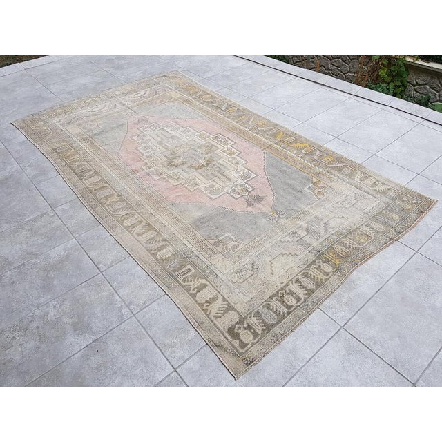 Vintage Soft Faded Aztec Rug, 1960s For Sale - Image 4 of 11