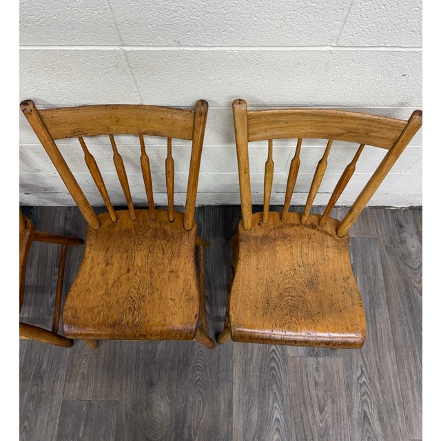 Farmhouse Antique Windsor Farmhouse Arrowback Plank Seat Dining Chairs For Sale - Image 3 of 11