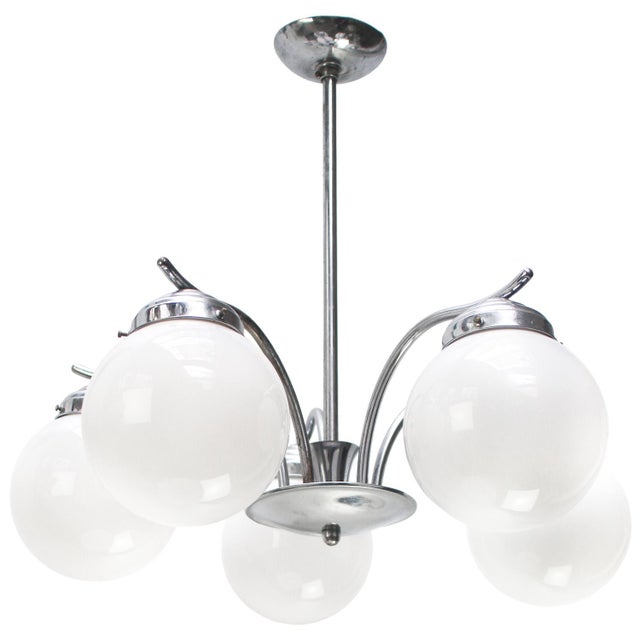 1950s French Art Deco Nickel-Plated 5-Arm Chandelier with White Opaline Glass Globes For Sale - Image 5 of 11