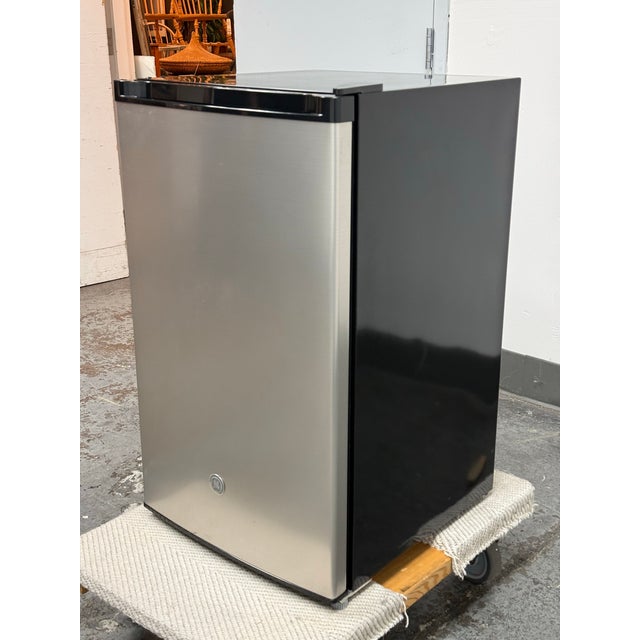 Ge Appliances Undercounter Refrigerator For Sale - Image 4 of 12